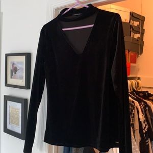 TAHARI black Velvet V-neck choker blouse